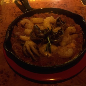 Pulpo y camarones a la sevillana