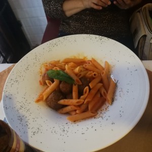 pasta con albóndigas 