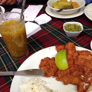 Chuleta Valluna, sancocho de gallina y lulada