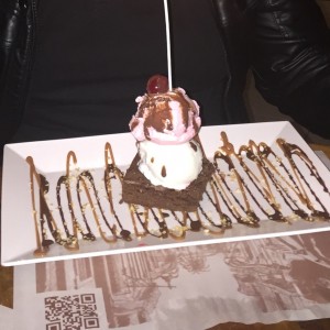 brownie con helado de cumple..