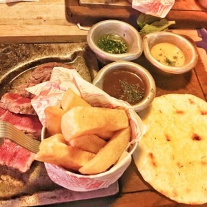 Lomo al trapo con papas francesas