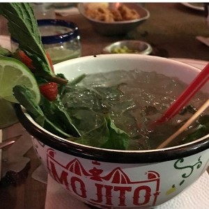 Mojito en su toque!! de los mejores que he degustado.
