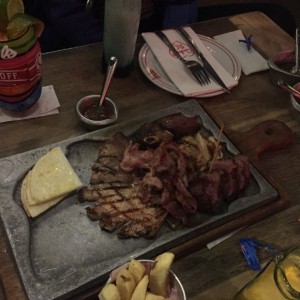 Bandeja de carnes mixtas para compartir
