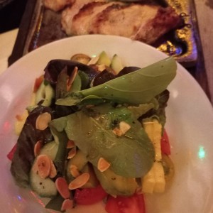 Pollo y ensalada