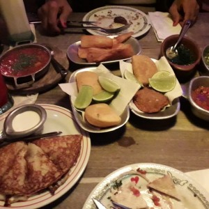 empanadas, yuca y chocolo