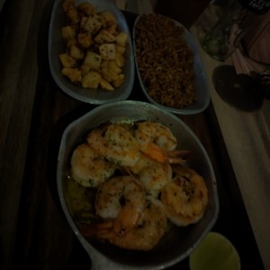 Camarones al ajillo 