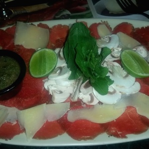Carpaccio de lomo de res
