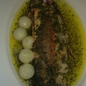 Trucha al ajillo