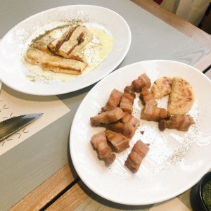 Chicharrones y queso asado