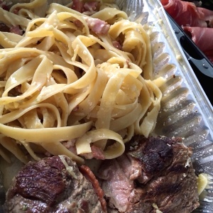 Medallones de res, carbonara