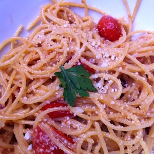 Pasta al aglio y pecorino