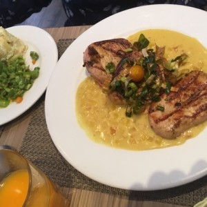 Medallones de cerdo en salsa hawaiana