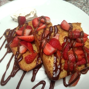 Tostadas francesas de fresa y chocolate