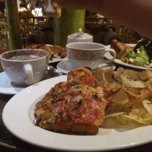 Pan pizza con chips