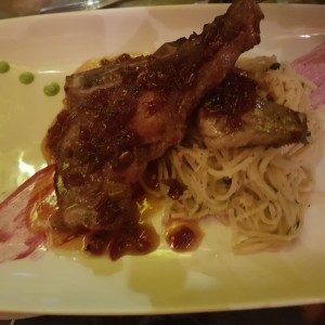 chuleta de cerdo con pasta al burro 