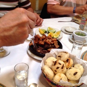 chicharrones y morcilla