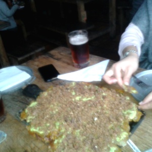 Patacon con guacamole y chicharron