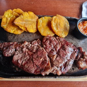 Ribeye con patacon
