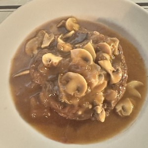 Lomo de res con hongos