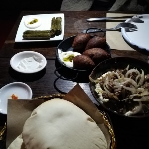 Kibble, Hummus con Cordero, indios de uva
