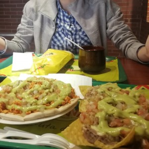 arabe de pollo y nachos sencillos