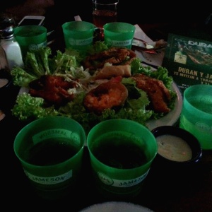 Alitas, flautas, onion rings@