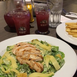 ensalada cesar y sangria