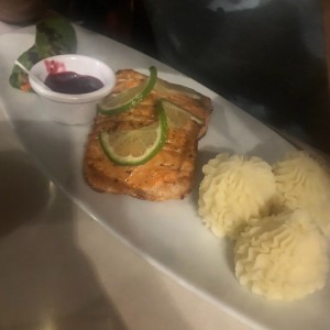 filete de salmon frutos rojos