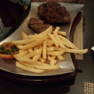 costillas y baby beef con papas