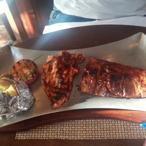 costillas y pollo bbq