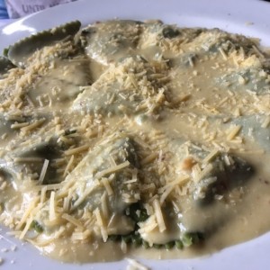 Ravioli Verdes en salsa de 3 quesos