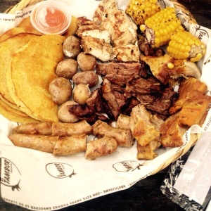 Picada de carne de res,pollo,costillas