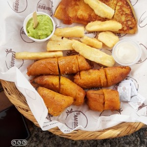 forma parte de la picada, arepa,plátano y yuca