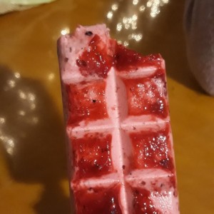 También venden unos helados muy sabrosos. Este es de frutos rojos.
