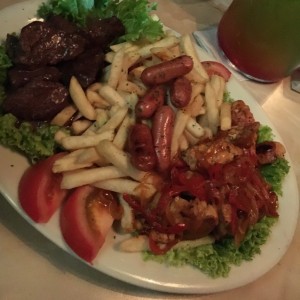 Picada lomo con vino tinto y pollo 