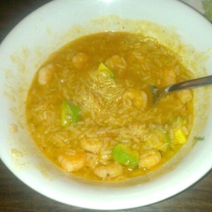 Arroz caluroso con camarones