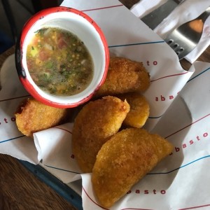 Empanadas con aji de lulo