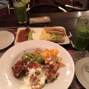Super nachos y las 4 flautas adicion de pollo