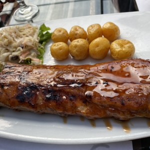 Costilla con papa criolla