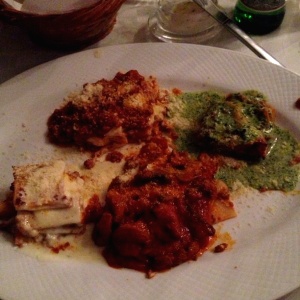 Plato especial lasagna con todas las salsas