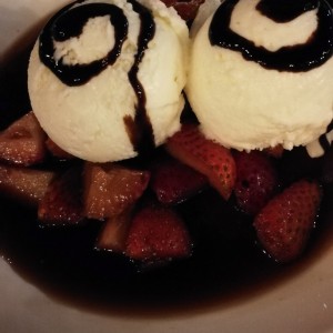 fresas con helado de leche klim