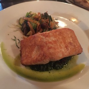 salmon pesto y verduras
