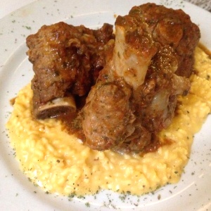 Ossubucco con risotto a la milanesa