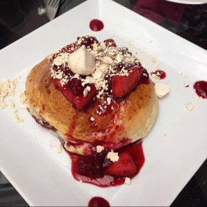 De frutos rojos y merengue