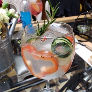 Gin & tonic ahumado con especies