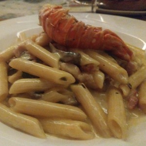 pasta con langosta y champiñones