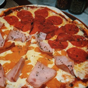 Pizza hawaiana y peperoni