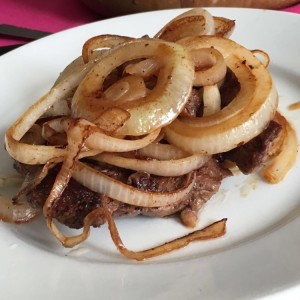 lomito encebollado 