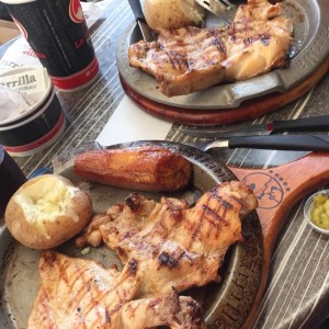pollo en su parrilla