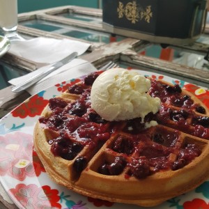 Waffle con Mermelada y Helado